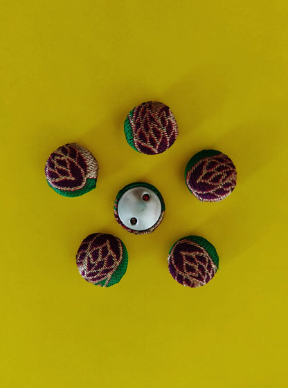 Paithani Fabric buttons/embellishments/adornments - Set Paithani Fabric buttons add a touch of elegance to any attire, whether it's traditional or contemporary !! Set consist of 6 ready to use buttons !