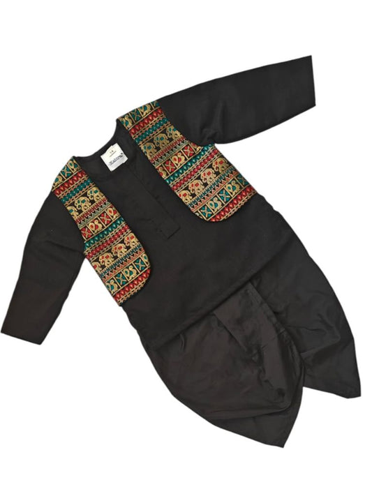 Celebrate Sankrant in style with our elegant black ethnic wear for boys and girls. Crafted from luxurious silk brocade and Chanderi fabrics, this collection blends tradition with modern charm. Perfect for the Makar Sankrant festival ! 