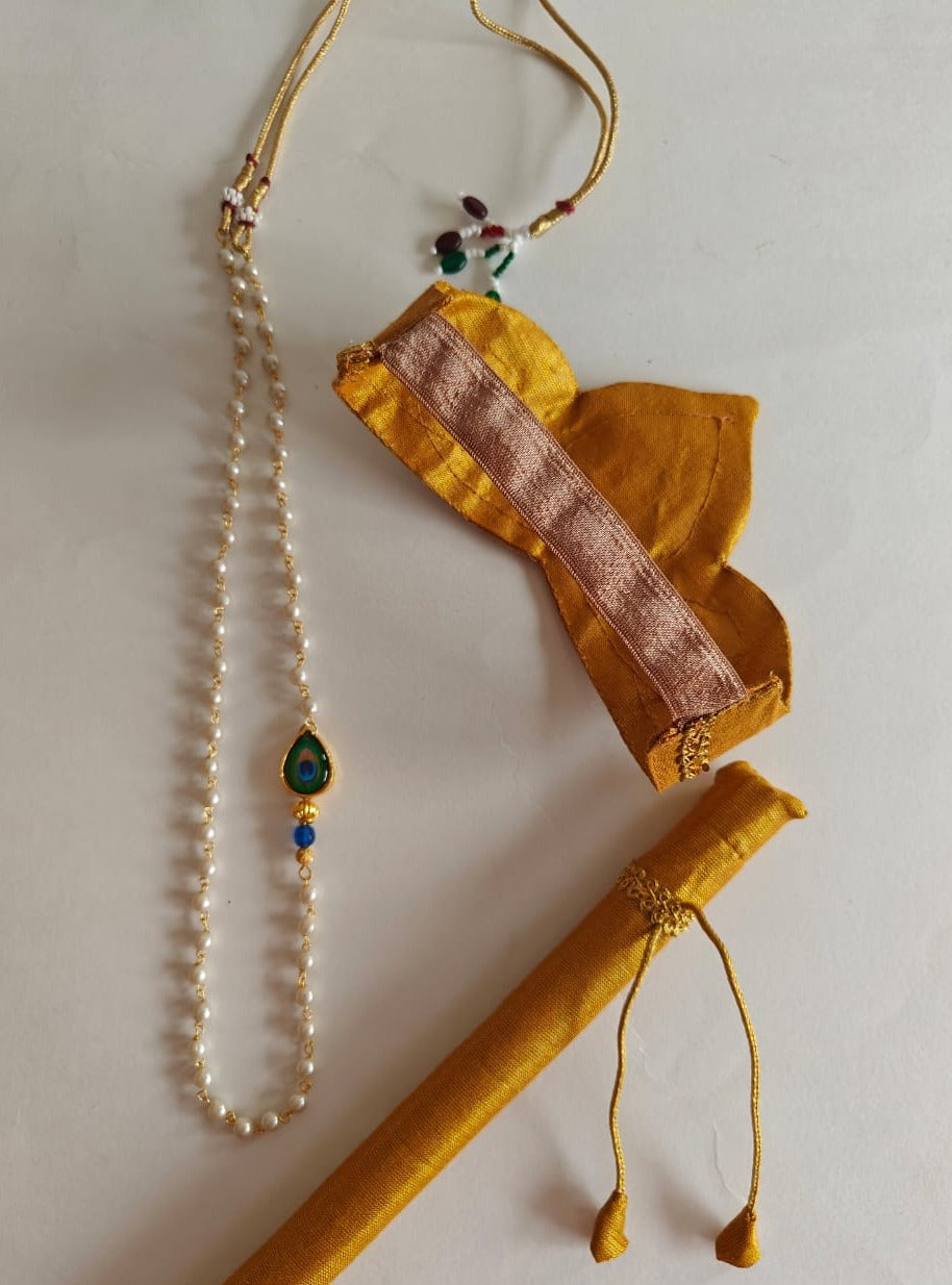 The Kanha New born Accessories Set for Janmashtami celebration is meticulously crafted in-house using only the finest fabrics. This set of cruelty-free, allergy-free and plastic-free accessories for your Little Kanha includes an elasticated mukut/crown/tiara for effortless wear. Suitable for ages 6 to 18 months.