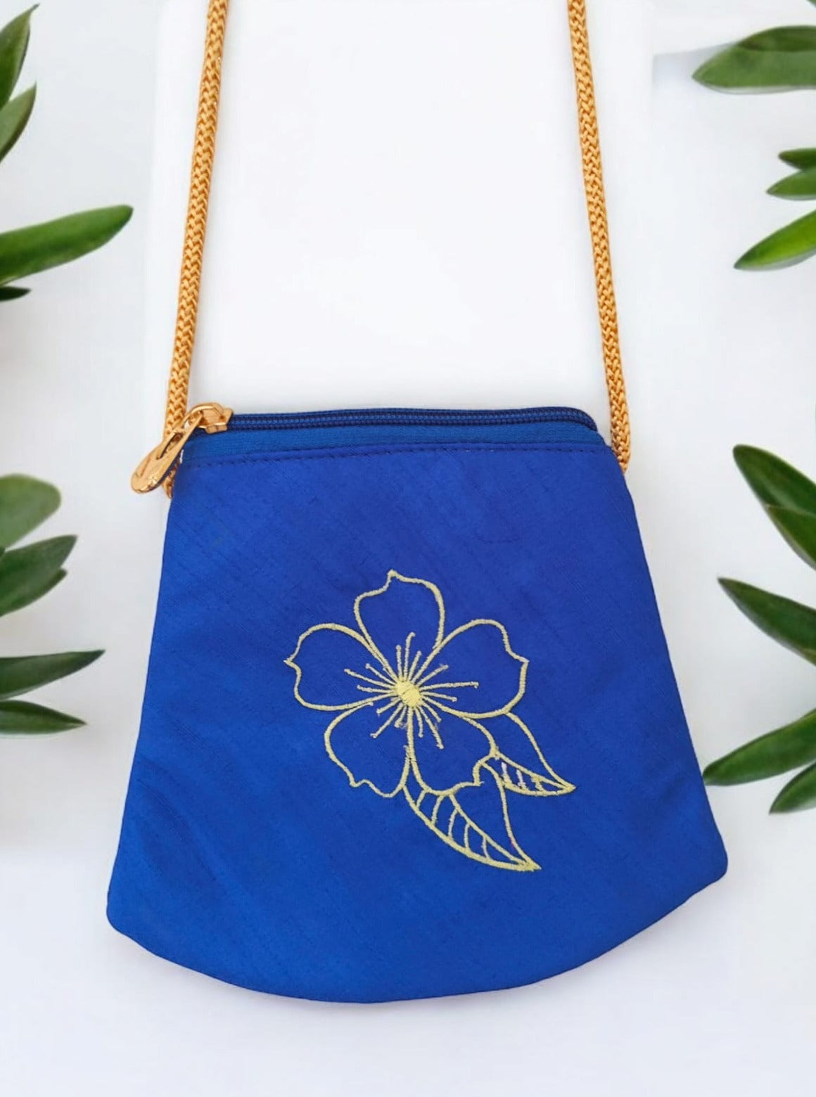 'Periwinkle purse' a cute Basket shaped palm sized purse with a machine embroidered motif- Blue