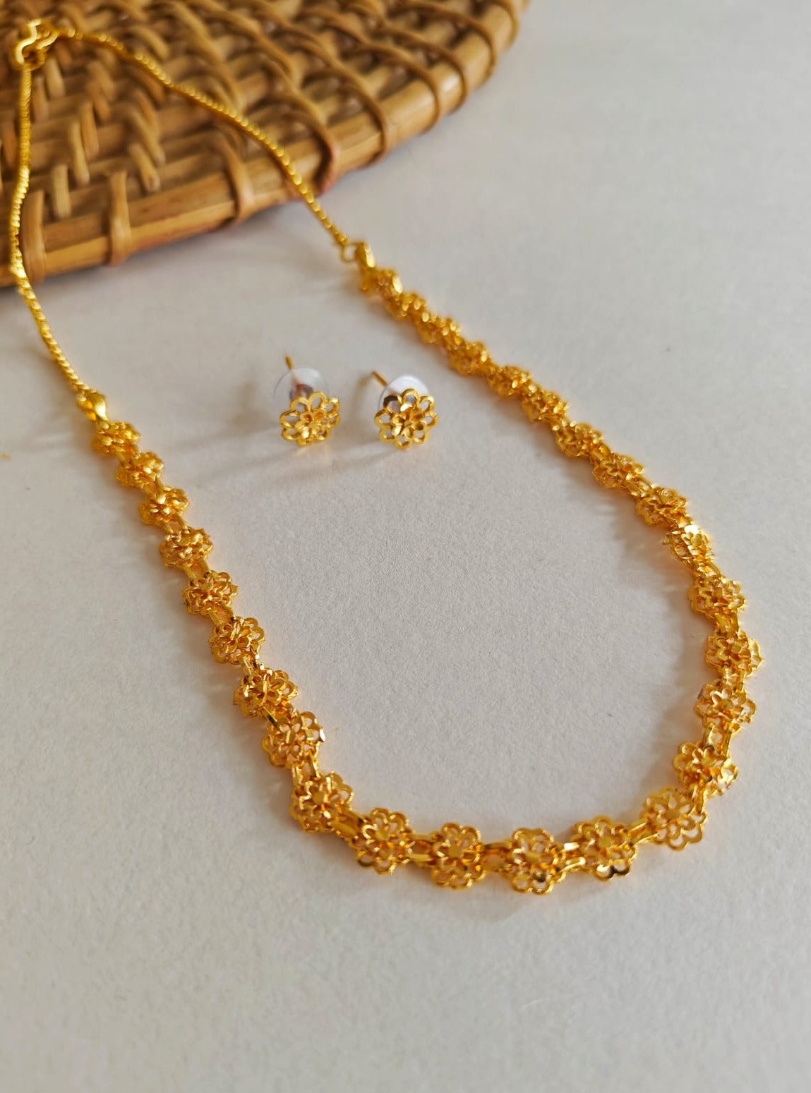 Bakul Haar set &nbsp;for Girls. Gold plated brass necklace with matching earrings in micro finish.&nbsp;