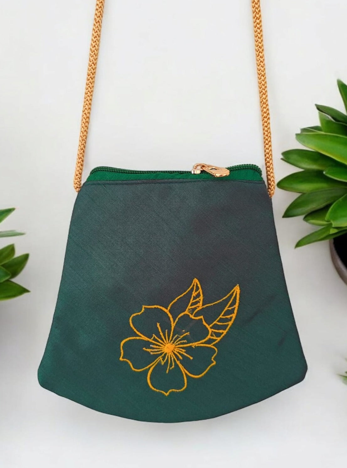 'Periwinkle purse' a cute Basket shaped palm sized purse with a machine embroidered motif- Dark Green