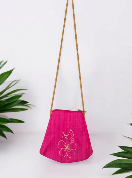 'Periwinkle purse' a cute Basket shaped palm sized purse with a machine embroidered motif- Pink