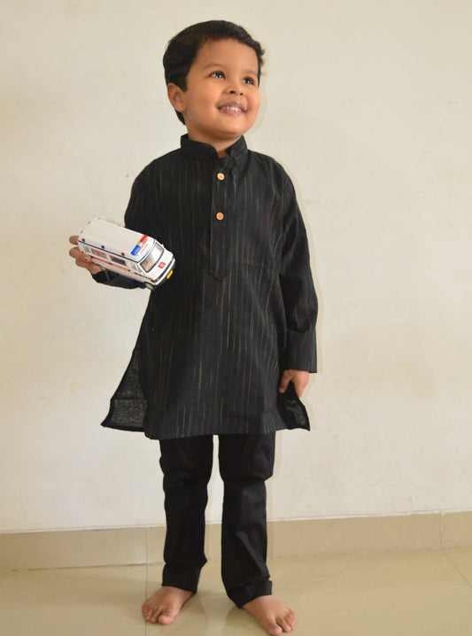 Celebrate Sankrant in style with our elegant black ethnic wear for boys and girls. Crafted from luxurious silk brocade and Chanderi fabrics, this collection blends tradition with modern charm. Perfect for the Makar Sankrant festival ! 